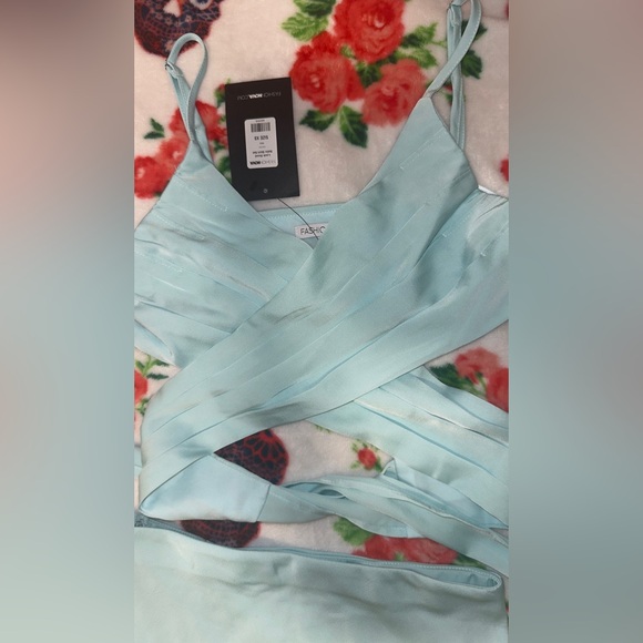 NWT XS Fashion Nova Skirt and Wrap Top Set - Picture 4 of 5